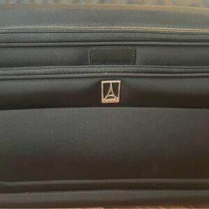 Travelpro Crew 8 Black 22" Wheeled Carry on Rolling Garment Bag 407104001